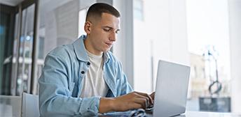 A veteran learning about the College Credit for Heroes resources.